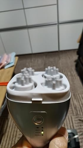 Amazon | H& アッシュアンド 電動頭皮ブラシ ヘッドスパ 3段階の速度